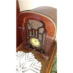 Thomas Edison Replica Table Radio Works