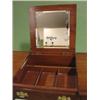Image 5 : HENKEL-HARRIS CHERRY VANITY