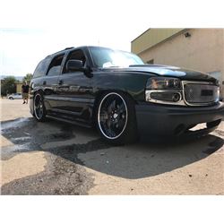 2001 Tahoe AWD show truck  $150G into it only 1800 km