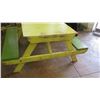Image 4 : Yellow and Green Wood Picnic Table