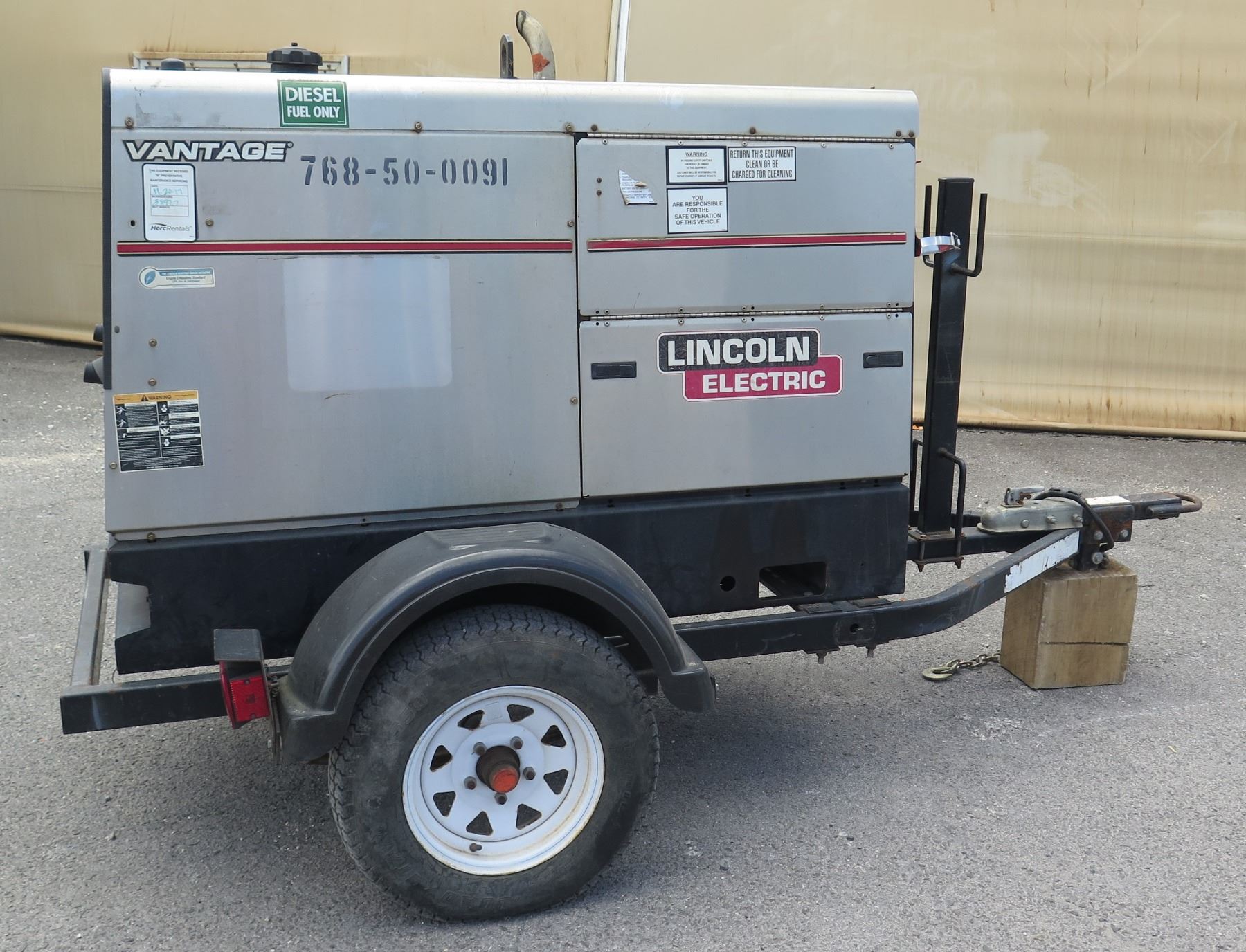 2011 Lincoln Electric Vantage 500 Welder Generator on Trailer s/n