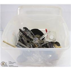 TOTE WITH ASSORTED KITCHEN UTENSILS