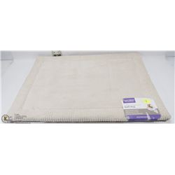 BETTER HOMES AND GARDENS BATH RUG