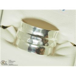 11) STERLING SILVER RING SIZE 5.75