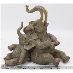 MAMA AND BAB Y ELEPHANT STATUE