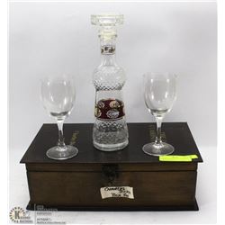 CHARLES DICKENS DECANTER SET IN WOODEN BOX