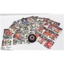 FLAT OF ASSORTED HOCKEY CARDS IN PLASTIC SHEETS