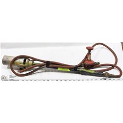 TIGER TORCH WITH HOSE & REGULATOR.