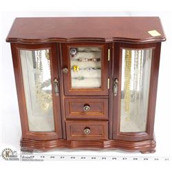 MUSICAL  JEWELRY BOX WITH CONTENTS INCL RINGS