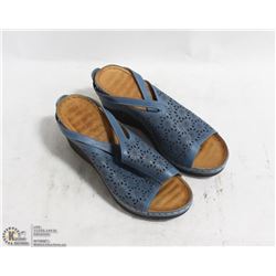 MARCADONNA LADIES BLUE SHOES SIZE 7-1/2