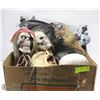 Image 1 : BOX OF HALLOWEEN DECORATIONS