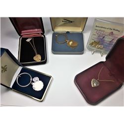 1)  LOT OF 5 WEDDING PARTY GIFTS