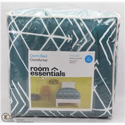 ROOM ESSENTIALS DORM BED COMFORTER SIZE TWIN XL