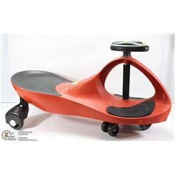 KIDS PLASMA CAR PROPELLED BY WIGGLING THE STEERING