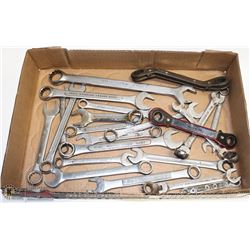FLAT OF WRENCHES W/ SEVERAL SELF RATCHETING & FLEX