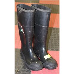 NEW MEN'S SIZE 10, CSA APPROVED STEEL