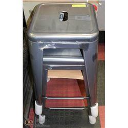 PAIR OF METAL BAR STOOLS