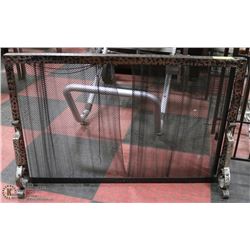 METAL FIREGUARD 36"X23"