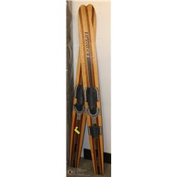 SET OF EXCELSIOR WATER SKIS
