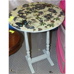 ROUND WOOD ACCENT TABLE W/ A HAND CRAFTED TOP