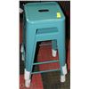 Image 1 : PAIR OF GREEN STACKABLE METAL BAR STOOLS