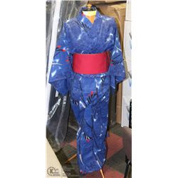 KIMONO WITH DISPLAY STAND