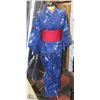Image 1 : KIMONO WITH DISPLAY STAND