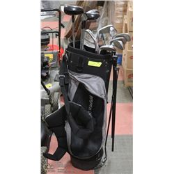 SET OF DKS WINFIELD GOLF CLUBS WITH GOLF BAG.
