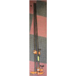 A PAIR OF HEAVY DUTY 5 FEET LONG CLAMPS