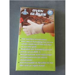1 New Pair of Oven Gloves / Excellent for BBQ or Camping / a must have!