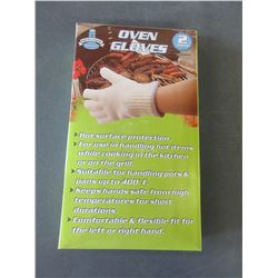 1 New Pair of Oven Gloves / Excellent for BBQ or Camping / a must have!