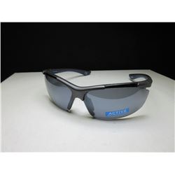 New Foster Grant Slice Sunglasses / 100% Max block