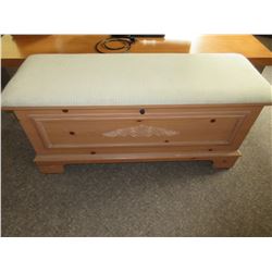 Lane Ceder Lined Chest / 43 x 16 x 20 / with upolstered seat cushion