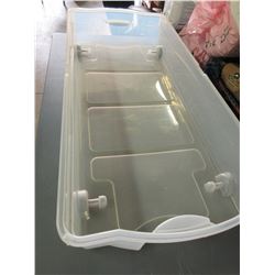 Rubbermaid Under the bed Container on wheels / 43 x 19.5 x 6.7 - No Lid