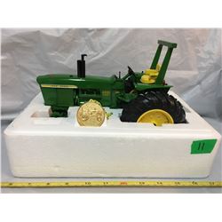 JD 4000 TRACTOR 1/16, DISPLAY ITEM