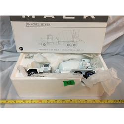 FIRST GEAR, MACK, KONCRETE TRUCK