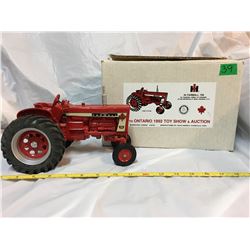 SCALE MODELS, 1992 TOY SHOW, IH FARMALL 706 TRACTOR, AS NEW
