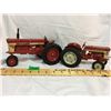 Image 2 : GR OF 2 FARMALL 560, INTERNATIONAL 340