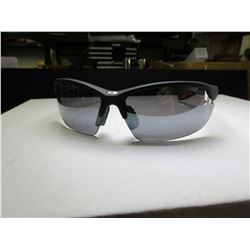 New Foster Grant IronMan Sunglsses / 100% protection