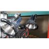 Image 2 : SHOP LIGHT AND ROLLING TOOL BUCKET