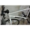 Image 2 : WHITE URBANA BIKE