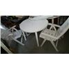 Image 1 : ROUND WHITE PATIO TABLE AND 2 CHAIRS