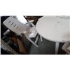 Image 2 : ROUND WHITE PATIO TABLE AND 2 CHAIRS