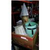 Image 1 : 3 TIER BIRDHOUSE AND PLANTERS