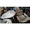 Image 1 : OVAL WHITE PATIO TABLE AND 3 CHAIRS