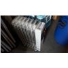 Image 1 : OIL HEATER