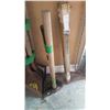 Image 1 : 2 SLEDGE HAMMERS AND LOT OF HINGES