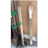 Image 2 : 2 SLEDGE HAMMERS AND LOT OF HINGES