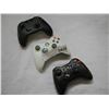 Image 1 : 3 X-BOX WIRELESS CONTROLLERS