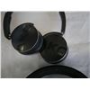 Image 2 : 4 PAIRS WIRELESS HEADPHONES